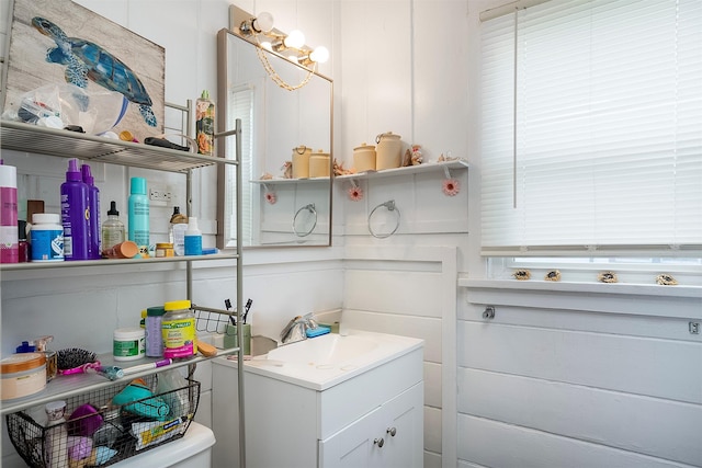 705 3rd St W, Polson, MT 59860 - laundry area with a sink
