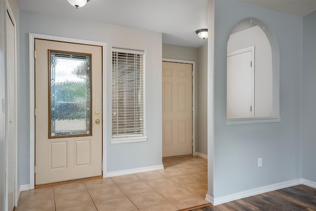 1605 Lund Ln, Polson, MT 59860 - foyer entrance with baseboards and arched walkways