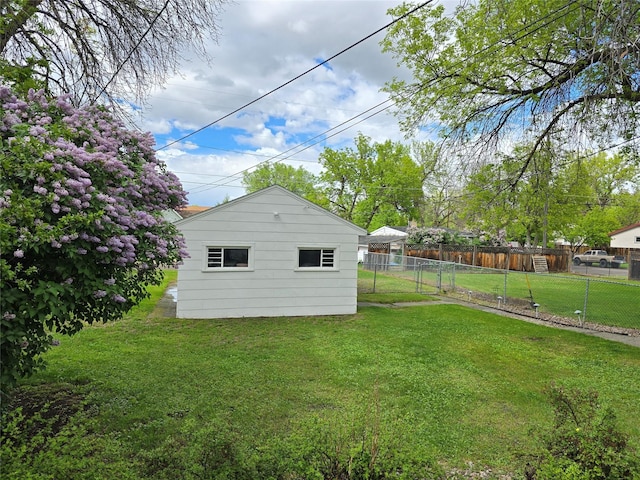 3421 4th Ave N, Great Falls, MT 59401 - view of yard with an outdoor structure