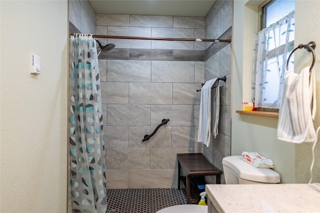 1118 Dakota Ave, Libby, MT 59923 - bathroom with tiled shower, toilet, and vanity