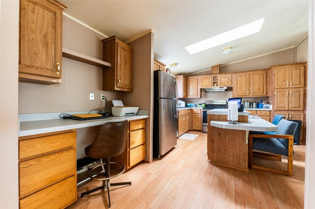 1709 20th Ave S, Great Falls, MT 59405 - kitchen featuring stainless steel appliances, vaulted ceiling, under cabinet range hood, a kitchen bar, and a skylight