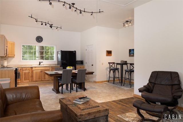 12520 Pinkham Creek Rd, Rexford, MT 59930 - living room with rail lighting