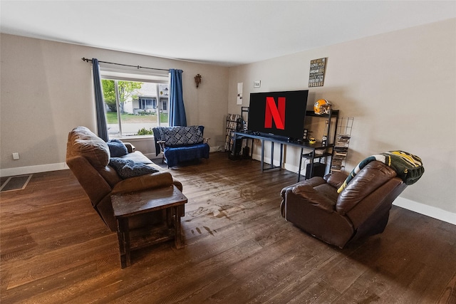 1091 Harmony Ct, Kalispell, MT 59901 - living area featuring wood finished floors and baseboards