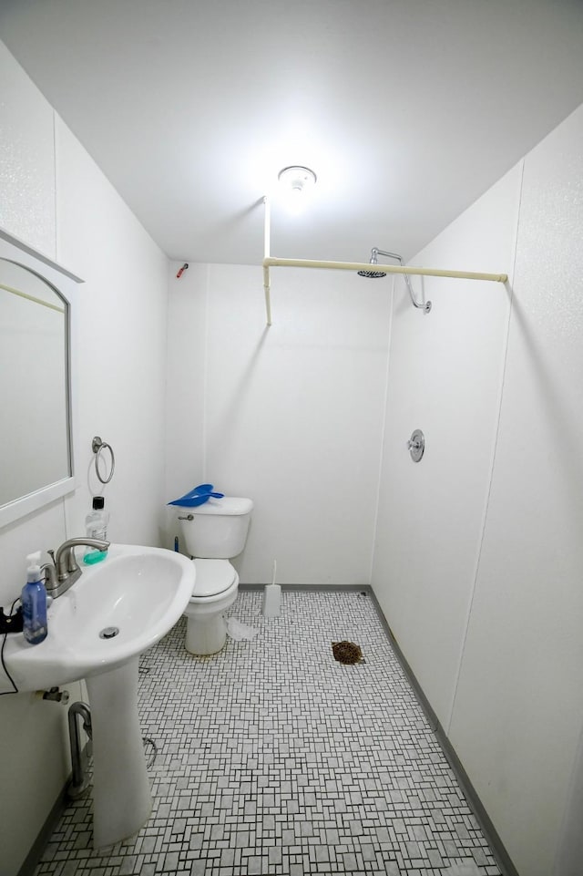 312 12th Ave N, Shelby, MT 59474 - bathroom featuring a shower and toilet