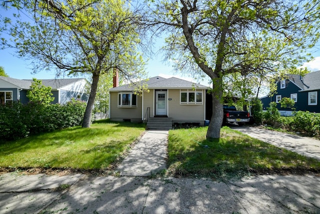 312 12th Ave N, Shelby, MT 59474 - bungalow with a front lawn