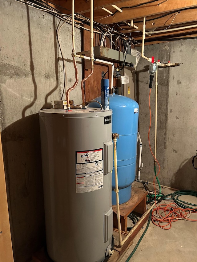 33562 Fox Rd, Polson, MT 59860 - utility room with water heater