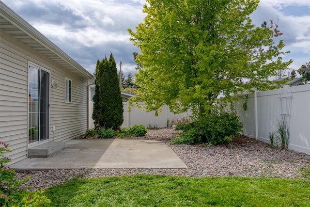 115 River Glen Ct, Kalispell, MT 59901 - fenced backyard with a patio