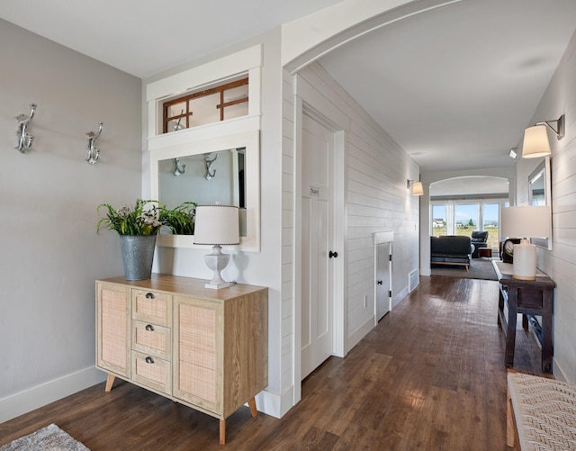 1221 Majestic View Ln, Kalispell, MT 59901 - hall featuring arched walkways, dark wood-style flooring, and baseboards