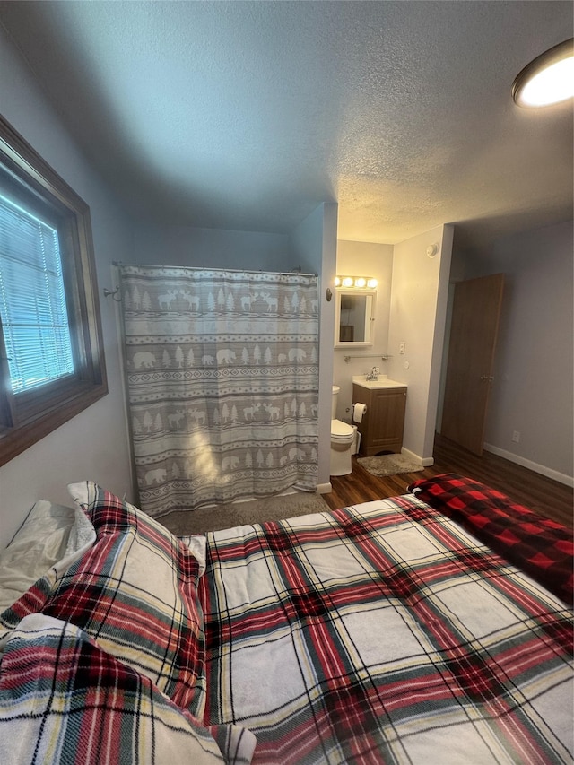 3115 8th Ave N, Great Falls, MT 59401 - bedroom with a textured ceiling and ensuite bath