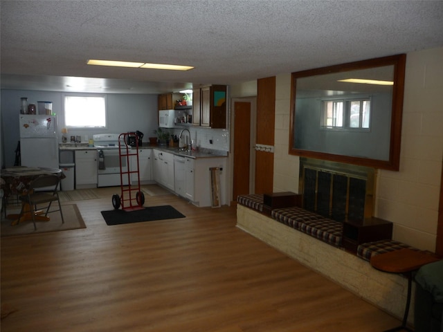 3115 8th Ave N, Great Falls, MT 59401 - kitchen featuring white appliances, light wood-style floors, a textured ceiling, a sink, and open shelves