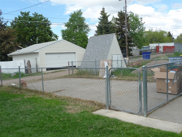 3115 8th Ave N, Great Falls, MT 59401 - detached garage with a gate