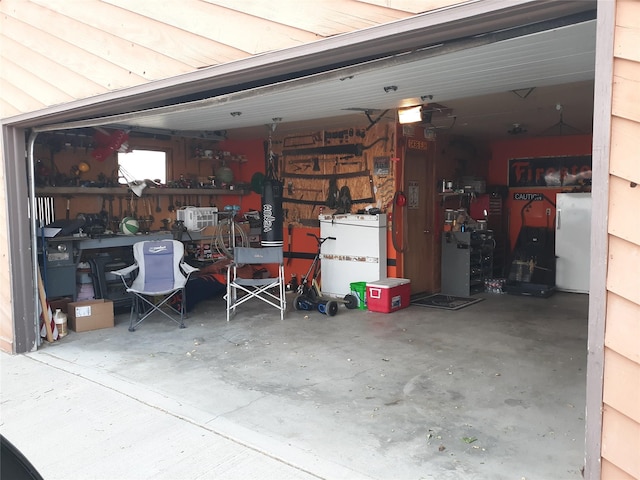 314 4th Ave NE, Cut Bank, MT 59427 - garage with a workshop area