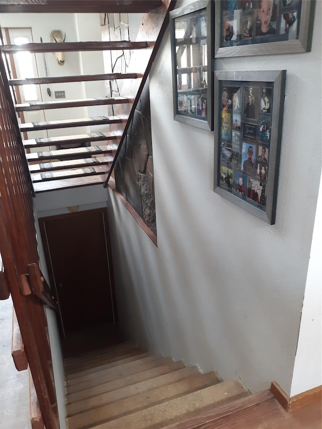 314 4th Ave NE, Cut Bank, MT 59427 - view of stairway