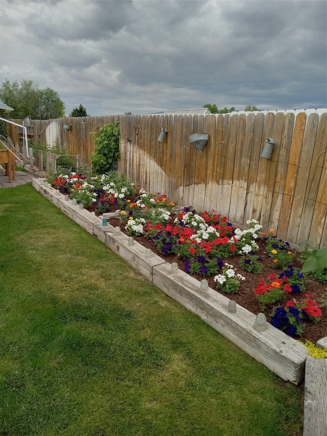 158 Parkside Dr, Kalispell, MT 59901 - view of yard with a garden