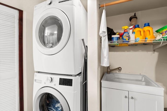 1509 Eagle Dr, Kalispell, MT 59901 - laundry area featuring stacked washer / dryer and a sink