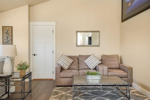 442 4th Ave E, Kalispell, MT 59901 - kitchen featuring stainless steel appliances, a sink, lofted ceiling, wood finished floors, and backsplash