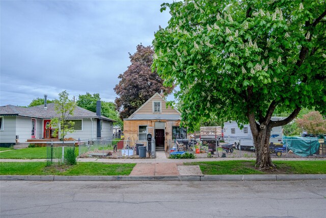 945 3rd Ave W, Kalispell, MT 59901 - view of front of property with a fenced front yard
