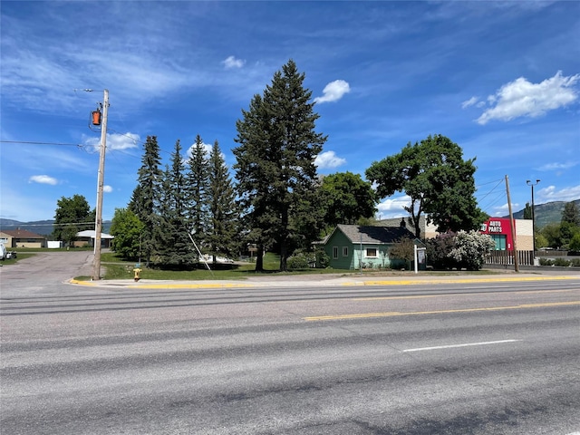 929 9th St W, Columbia Falls, MT 59912