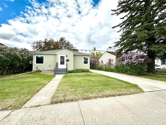 2513 8th Ave N, Great Falls, MT 59401 - bungalow featuring a front yard
