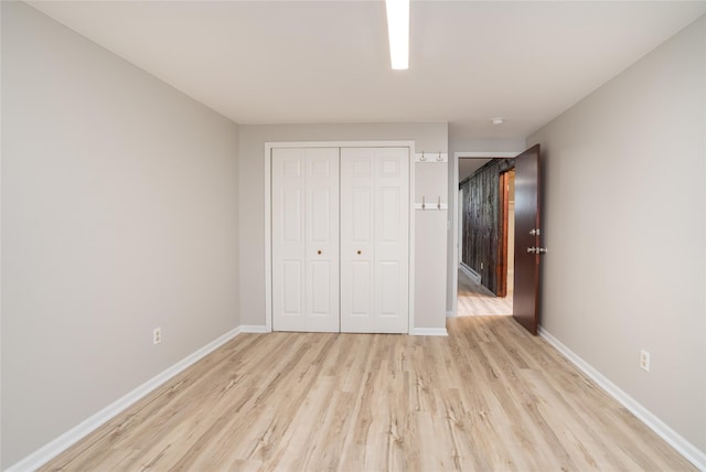 413 S Oak St, Townsend, MT 59644 - unfurnished bedroom featuring light wood finished floors, baseboards, and a closet