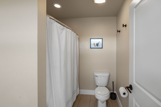 4910 Lauryn Ct, Helena, MT 59602 - full bathroom featuring toilet, baseboards, and recessed lighting