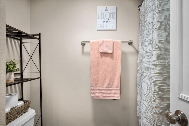 180 Vista Ln Unit 152, Bigfork, MT 59911 - full bathroom with a shower with curtain