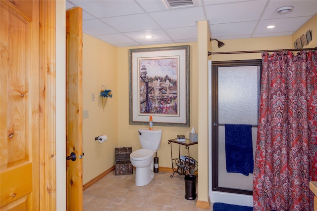 700 Airfield Rd, Libby, MT 59923 - bathroom featuring a drop ceiling, baseboards, a shower with shower curtain, toilet, and tile patterned flooring