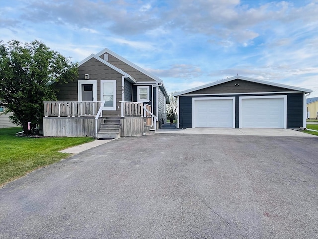 502 Illinois Ave, Valier, MT 59486 - view of front facade featuring an outbuilding, a detached garage, and covered porch