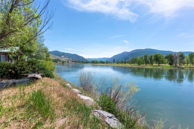 207 Oak Ln, Plains, MT 59859