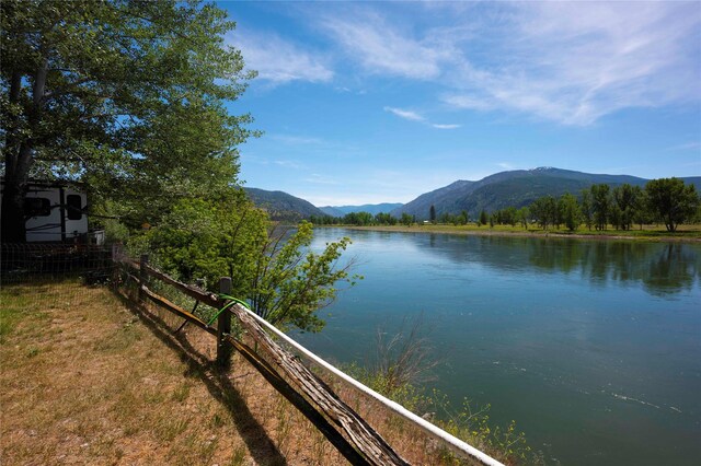 207 Oak Ln, Plains, MT 59859
