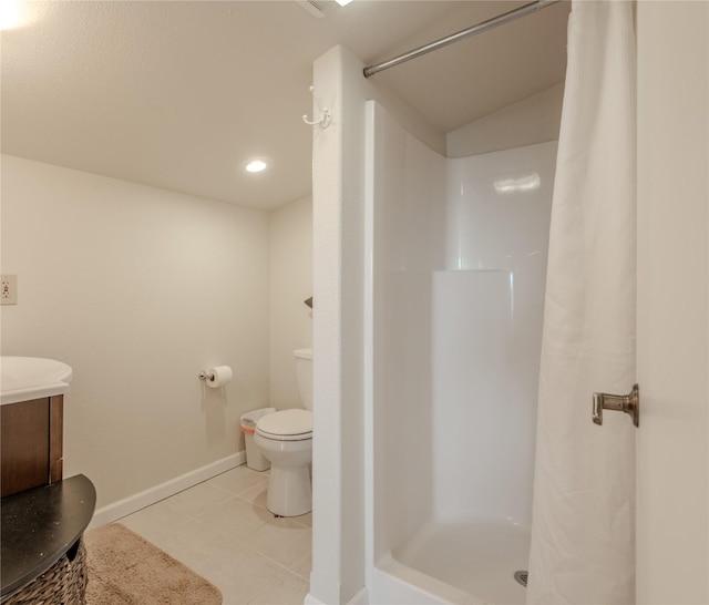 5946 Johnson Rd, East Helena, MT 59635 - full bath featuring toilet, vanity, a shower with curtain, tile patterned floors, and baseboards