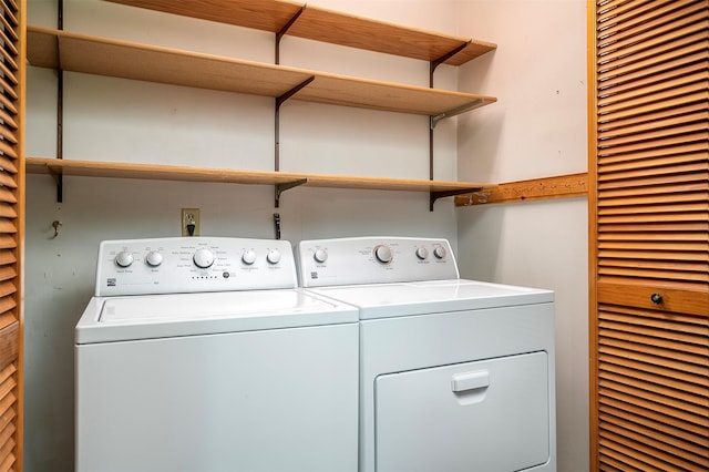 33958 Connolly Way, Polson, MT 59860 - laundry room featuring washer and dryer and a heating unit