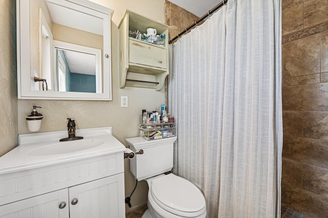 515 Manning Rd, Kalispell, MT 59901 - bathroom featuring vanity, toilet, and tiled shower