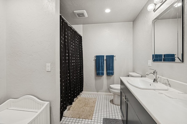 515 Manning Rd, Kalispell, MT 59901 - full bathroom featuring toilet, a textured wall, vanity, a shower with shower curtain, and baseboards