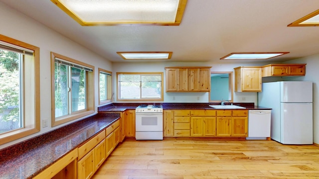 906 11th St E, Polson, MT 59860 - kitchen with white appliances, plenty of natural light, a sink, and light wood-style flooring