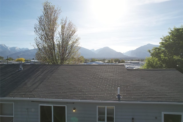 548 N Daly Ave, Hamilton, MT 59840 - exterior view of a shingled roof and gutters
