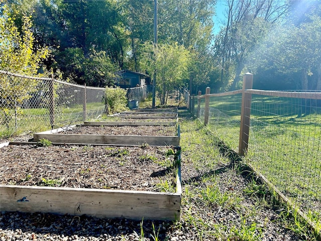 9200 River Rd, Bozeman, MT 59718 - view of yard with a garden