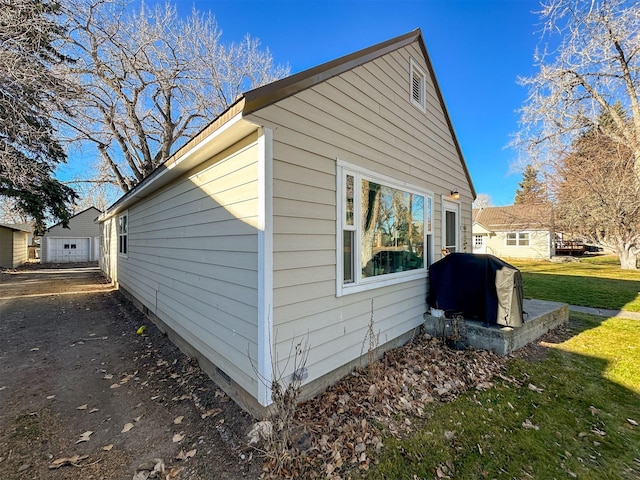 522 Main Ave N, Choteau, MT 59422 - view of side of home featuring a lawn and a detached garage