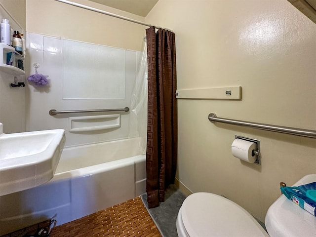 522 Main Ave N, Choteau, MT 59422 - bathroom featuring toilet and shower / bath combo with shower curtain