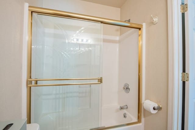 142 Thomas St, Hamilton, MT 59840 - full bath with bath / shower combo with glass door and toilet
