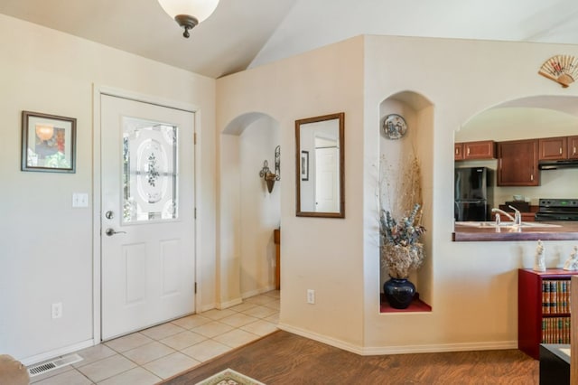 142 Thomas St, Hamilton, MT 59840 - foyer entrance with lofted ceiling, arched walkways, and light wood-style floors