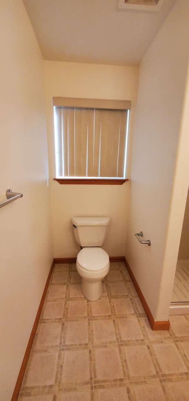 42843 Jette Lake Trl, Polson, MT 59860 - bathroom featuring baseboards and toilet