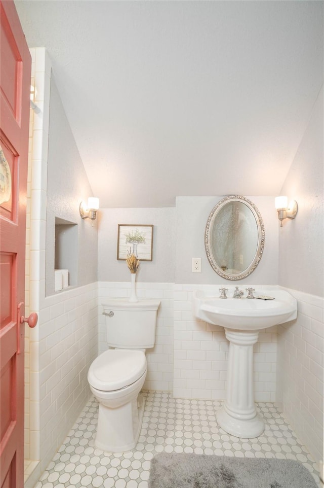 804 Broadway St, Townsend, MT 59644 - bathroom featuring tile walls, wainscoting, vaulted ceiling, and tile patterned flooring