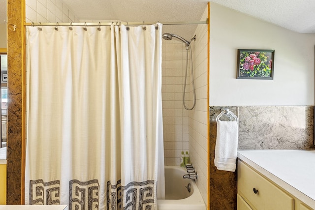 215 N Oak St, Townsend, MT 59644 - bathroom featuring a textured ceiling, vanity, and shower / bath combo