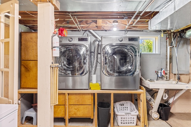 215 N Oak St, Townsend, MT 59644 - laundry room featuring independent washer and dryer