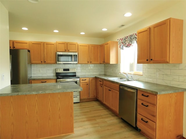 1960/1962 Greatview Dr, Kalispell, MT 59901 - kitchen with stainless steel appliances, a sink, backsplash, light wood-style flooring, and recessed lighting