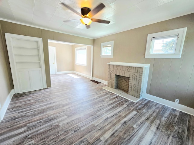 515 7th St N, Great Falls, MT 59401 - unfurnished living room with wood finished floors, ornamental molding, healthy amount of natural light, a ceiling fan, and baseboards