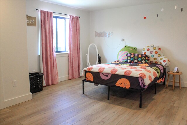 224 Columbia Meadows Dr, Columbia Falls, MT 59912 - bedroom featuring light wood-style flooring and baseboards