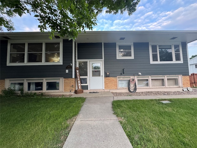 1631 Juniper Dr, Havre, MT 59501 - bi-level home with brick siding and a front yard