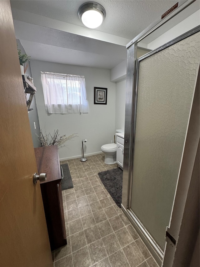 1631 Juniper Dr, Havre, MT 59501 - bathroom featuring a stall shower, toilet, baseboards, and a textured ceiling